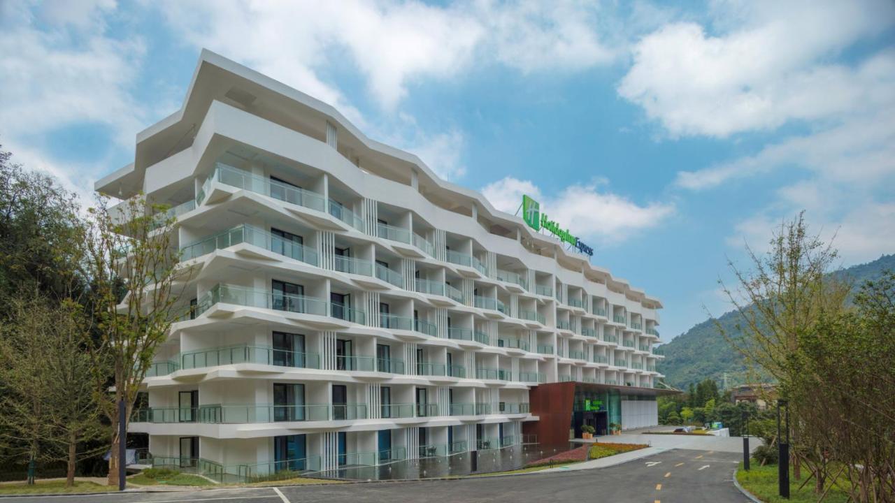 Holiday Inn Express Qiliping By Ihg Emeishan Exterior foto