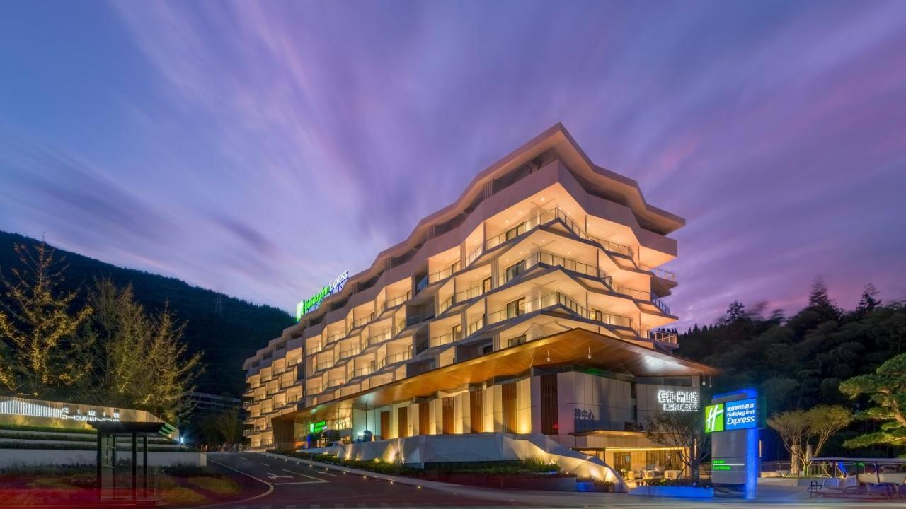 Holiday Inn Express Qiliping By Ihg Emeishan Exterior foto